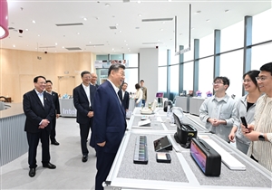 习近平在上海考察时强调 加快建成具有全球影响力的科技创新高地