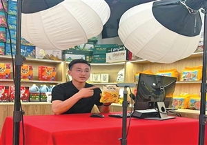 党旗在基层一线高高飘扬 | 辽宁灯塔市铧子镇后屯村驻村第一书记陈浩南——“心齐了，干劲更足了”